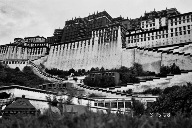 B&W-Potala Palace.jpg